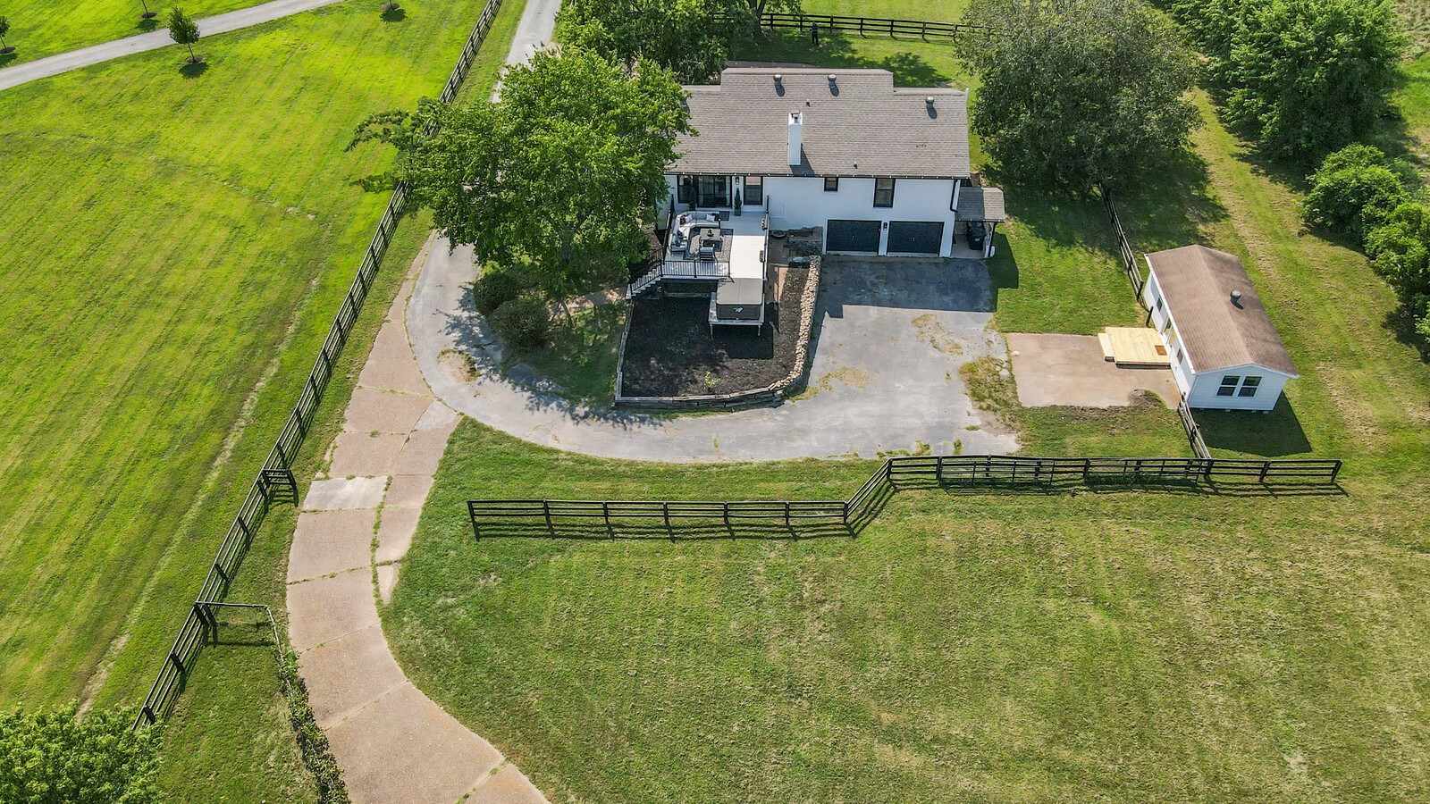 1521 Lewisburg Pike