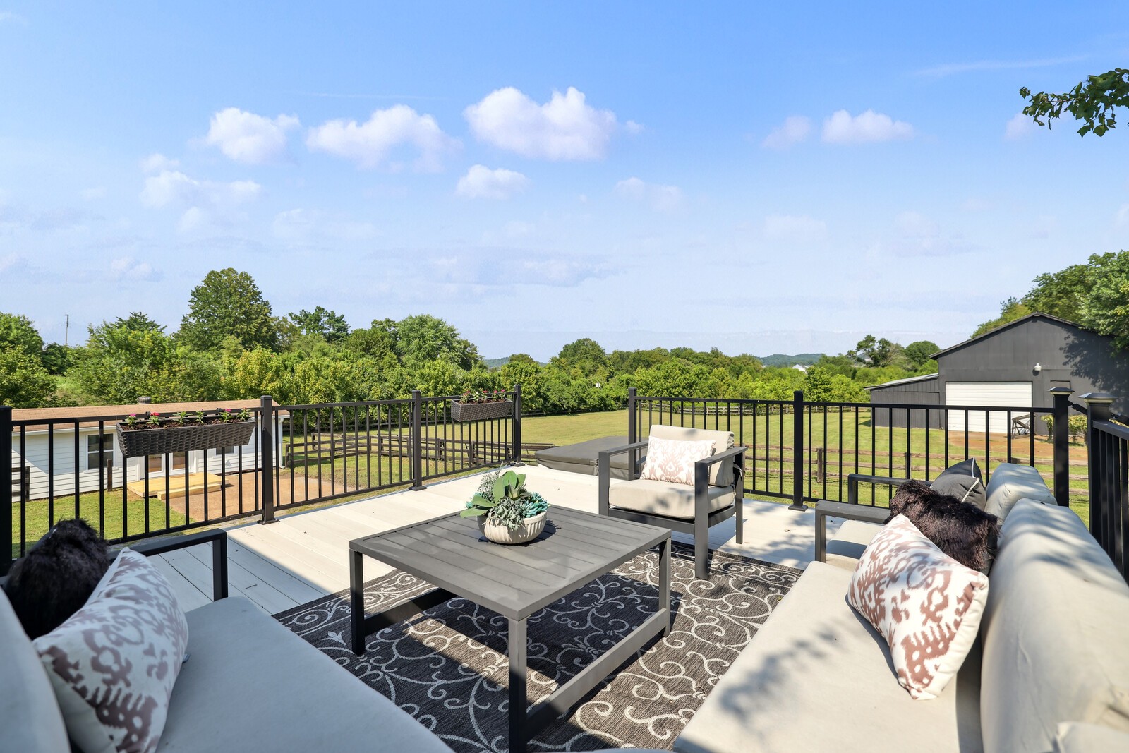 1521 Lewisburg Pike