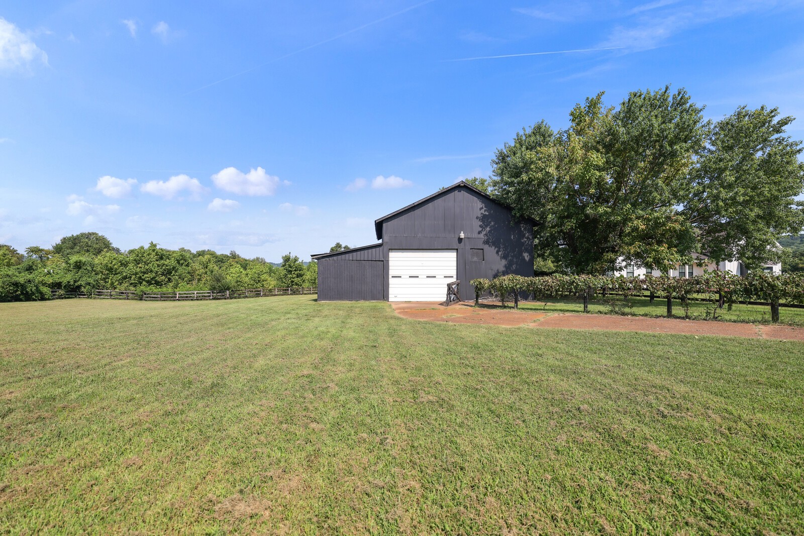 1521 Lewisburg Pike
