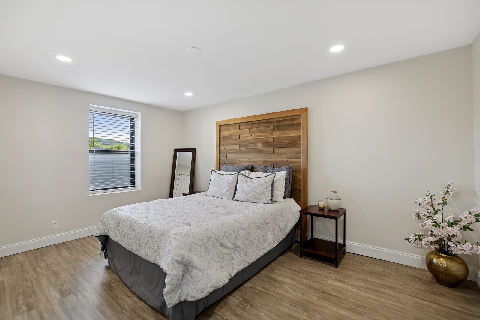 1521 Lewisburg Pike