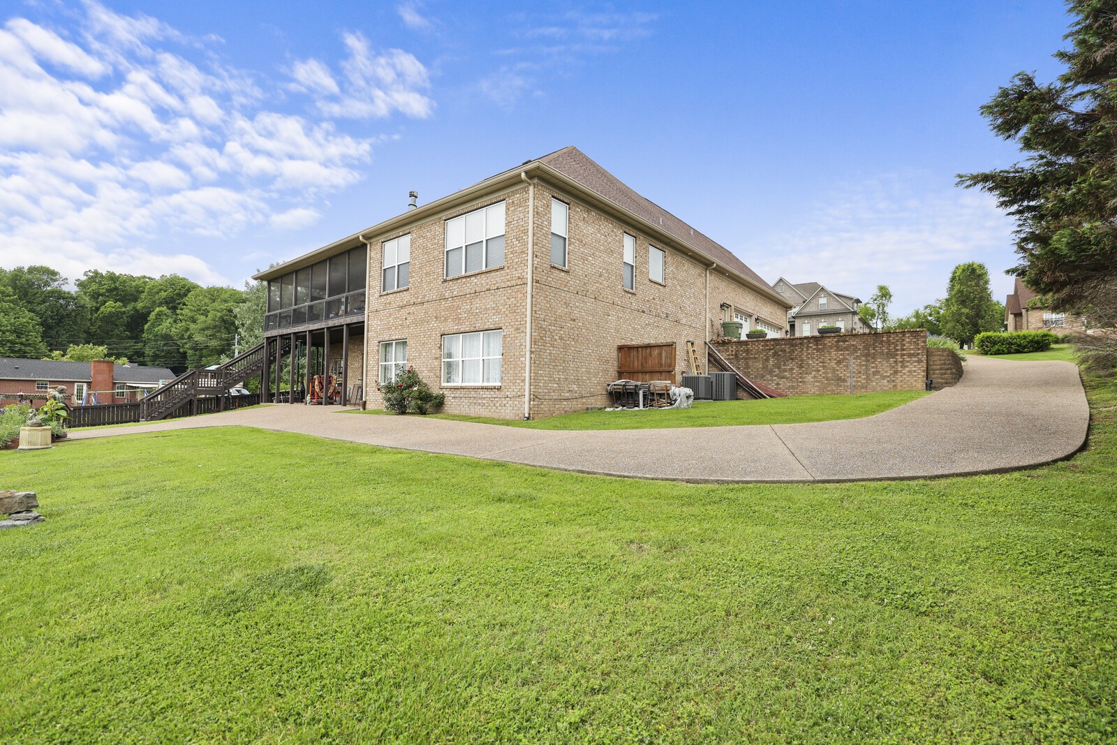 102 Chalford Pl