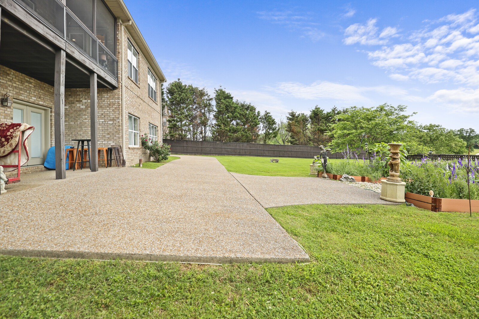 102 Chalford Pl
