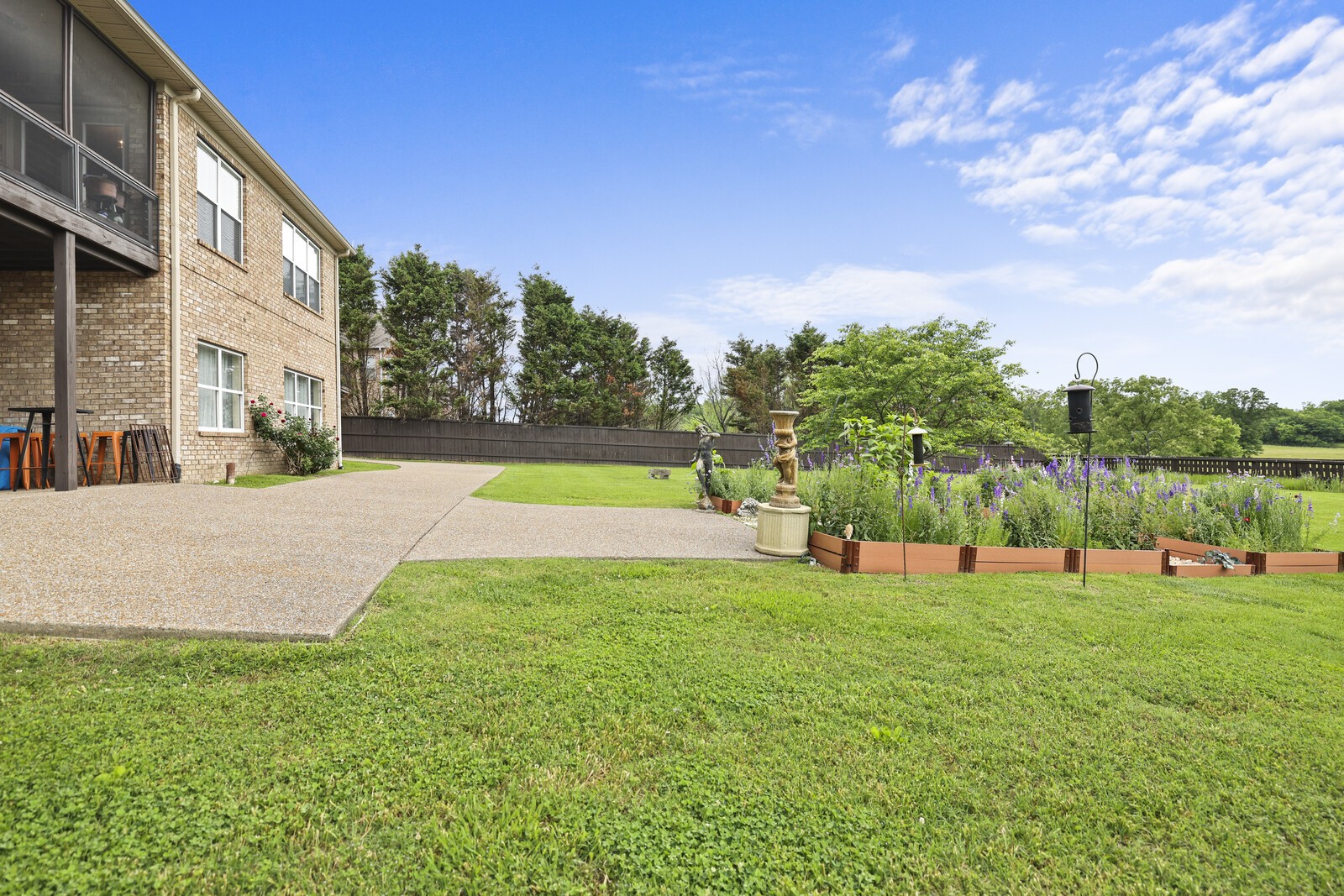 102 Chalford Pl