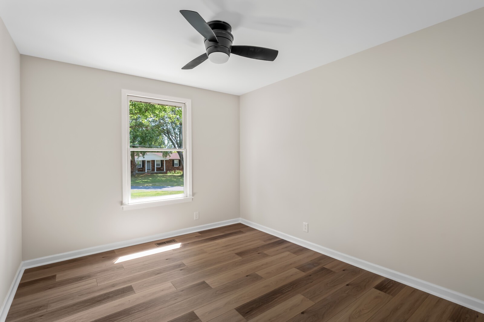 112 Crossroad Dr