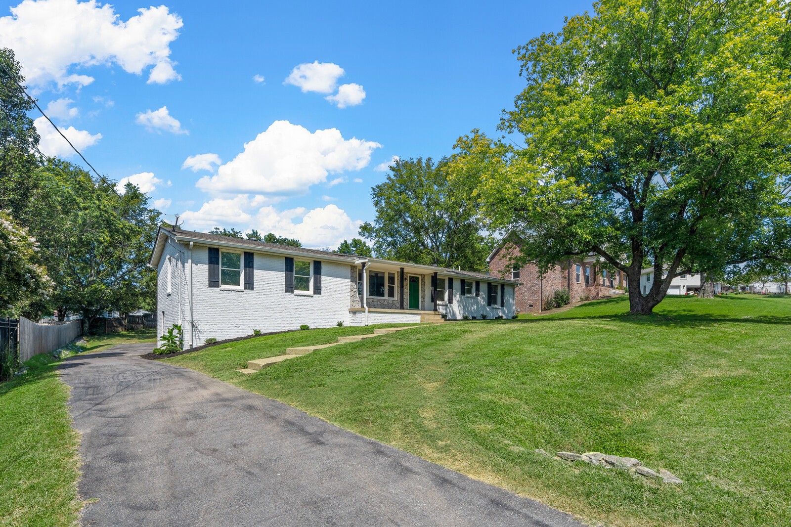 112 Crossroad Dr