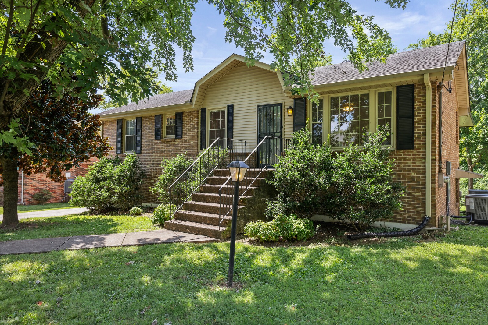 121 Lynhurst Cir