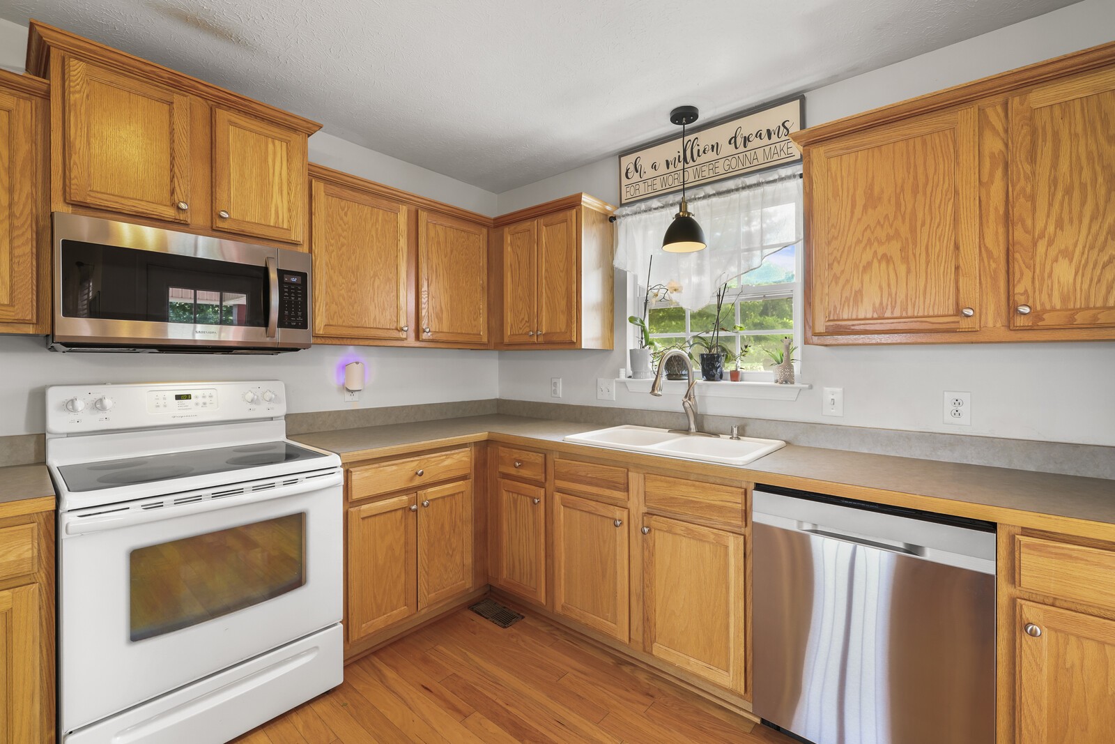 602 Arabian Ln