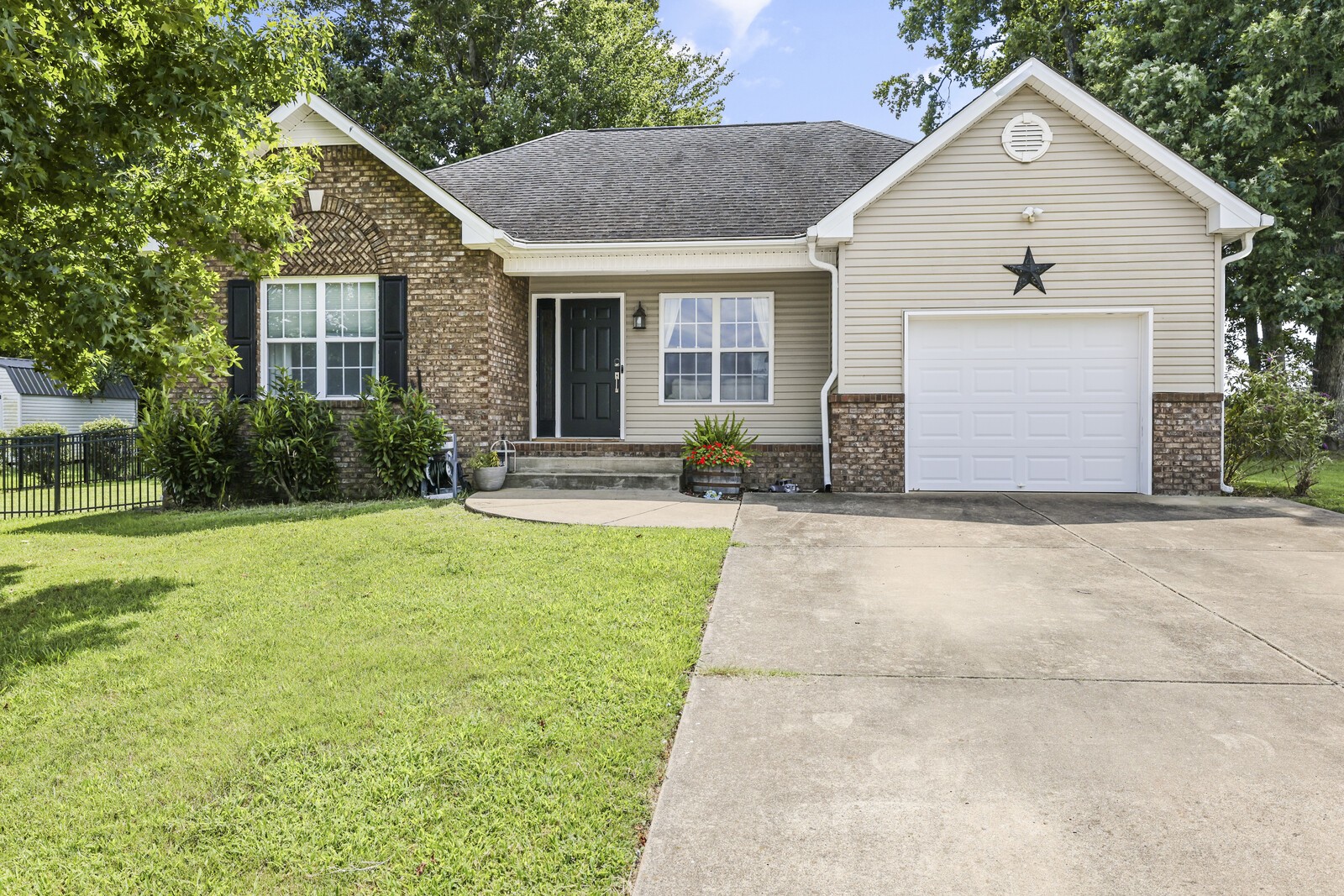 602 Arabian Ln