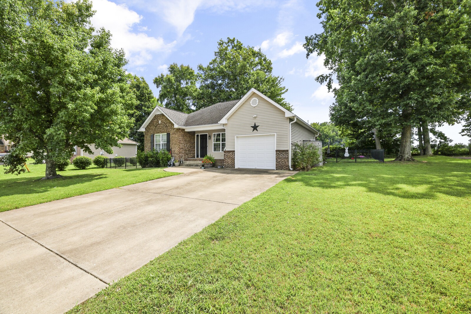 602 Arabian Ln