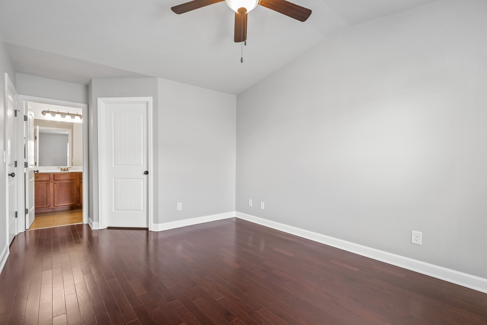 1040 Charlie Daniels Pkwy Unit: 124