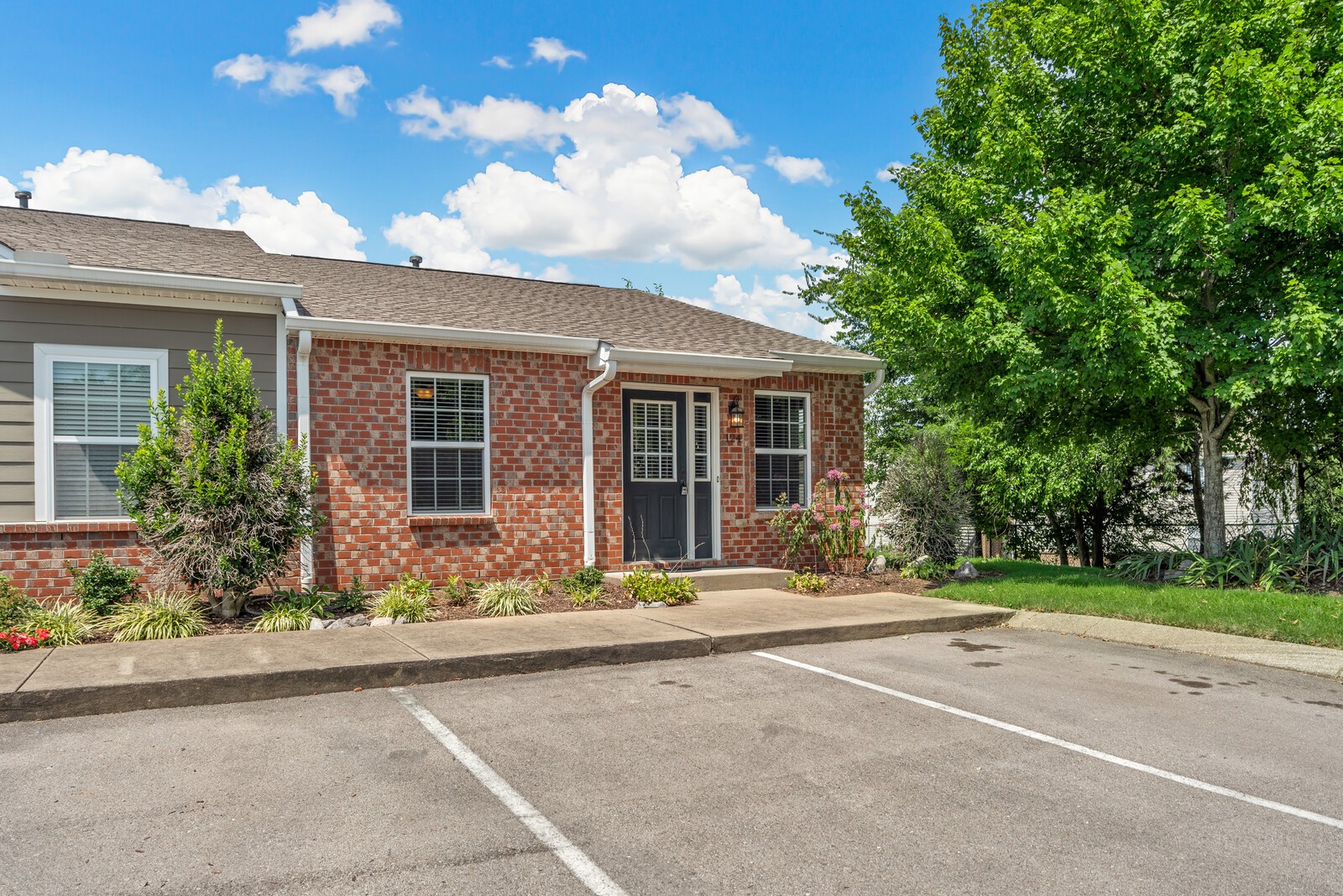 1040 Charlie Daniels Pkwy Unit: 124