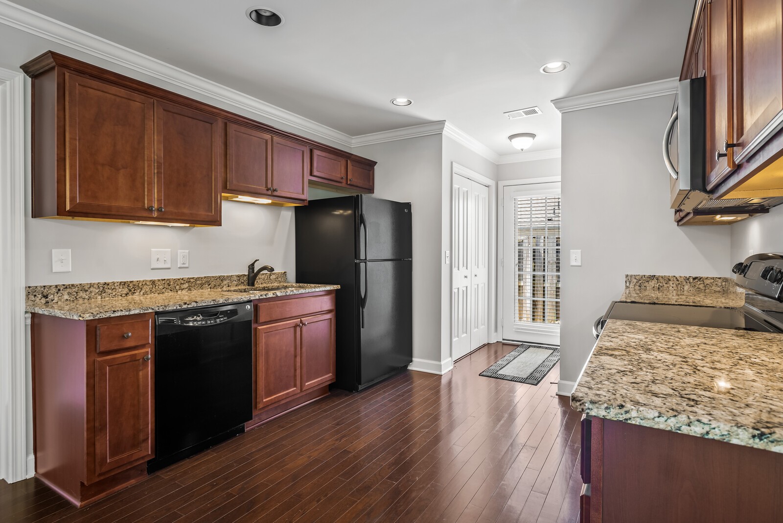 1040 Charlie Daniels Pkwy Unit: 124