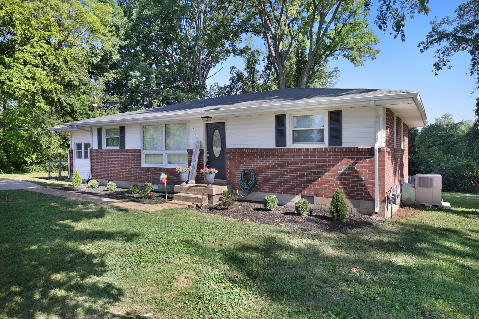 201 Belaire Dr