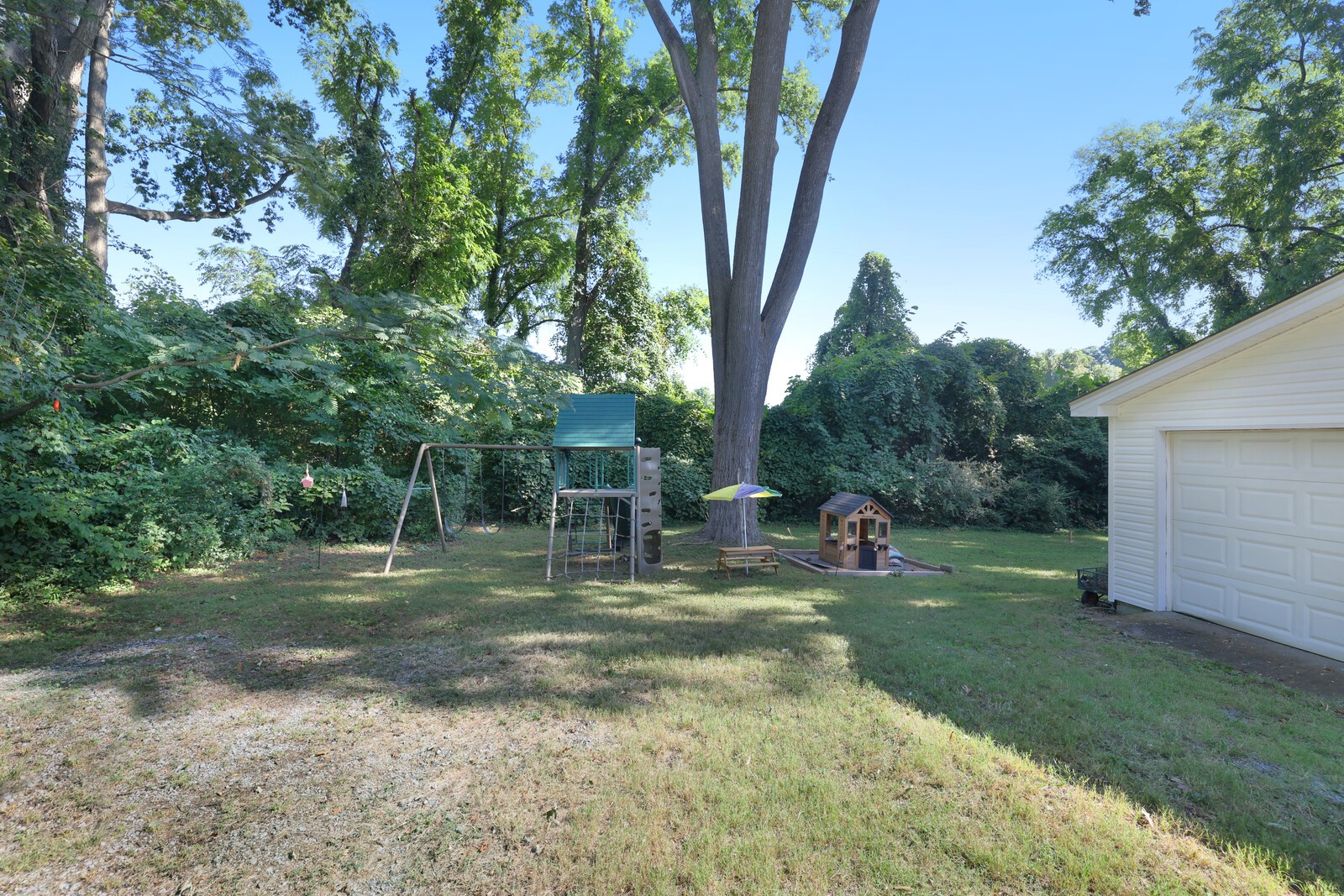 201 Belaire Dr