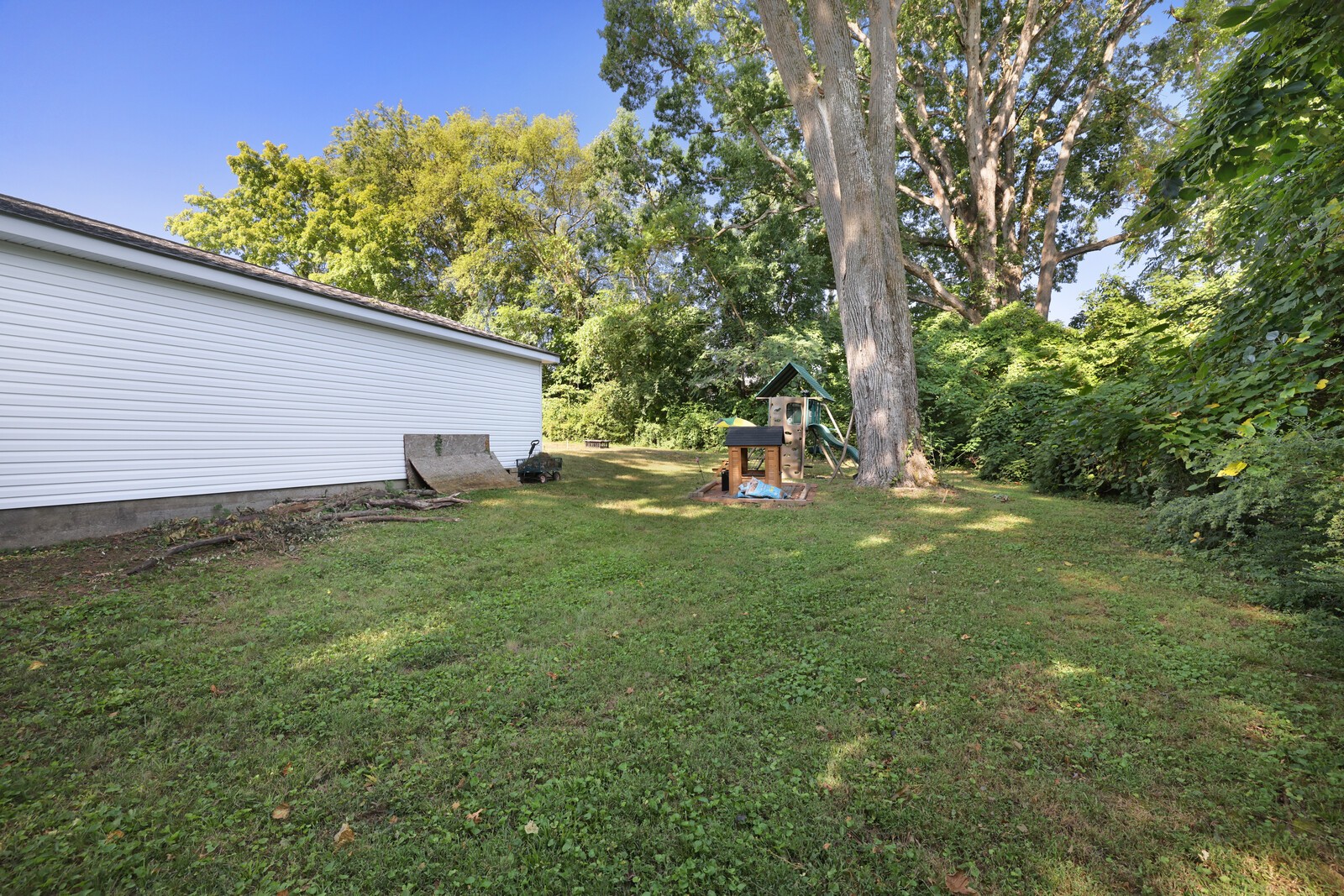 201 Belaire Dr