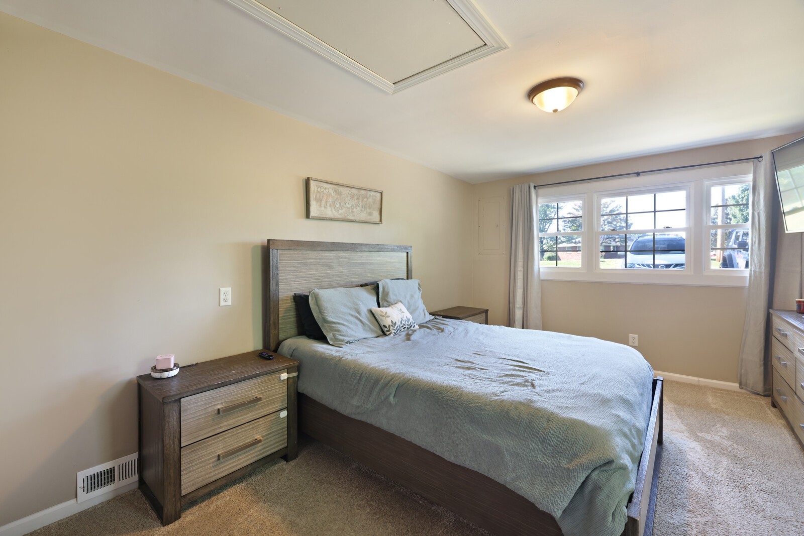 201 Belaire Dr