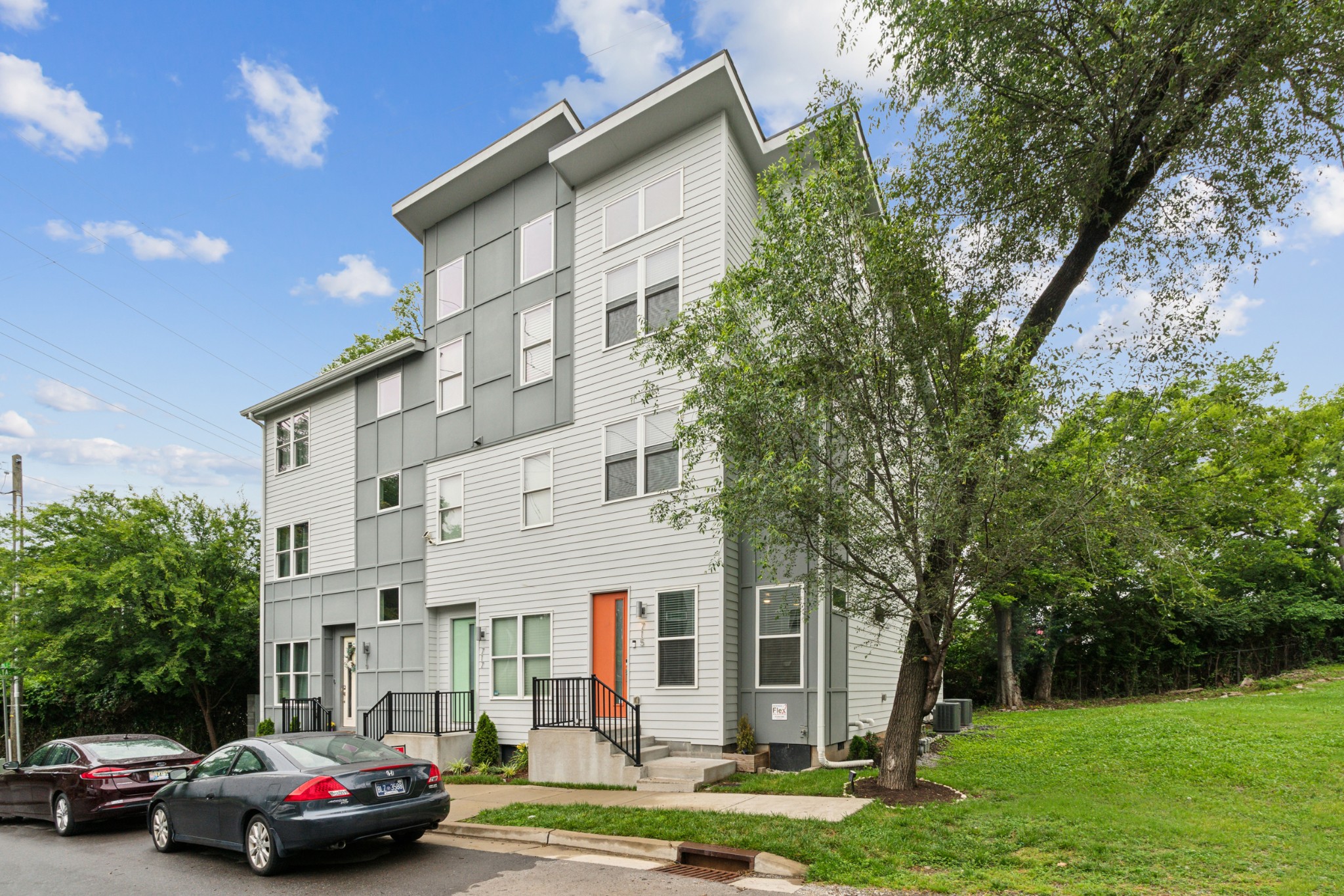 715 Tral St