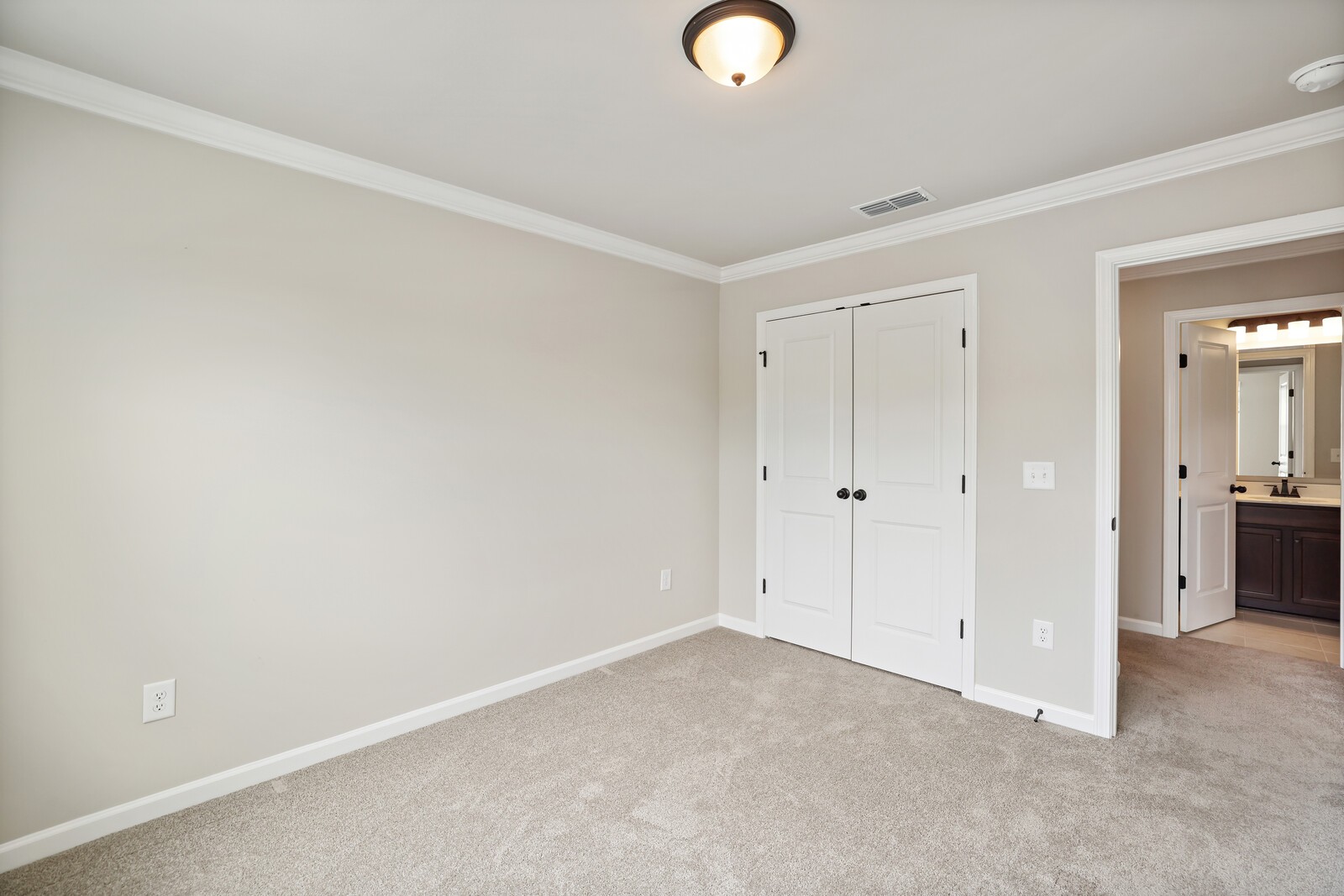 4574 Rockland Trl