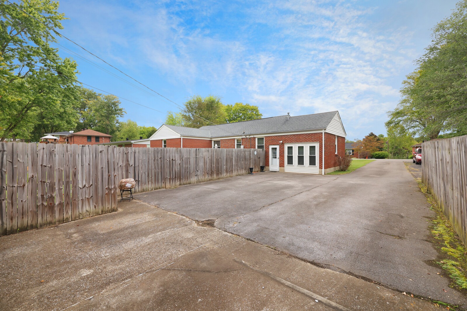 136 Allenwood Dr