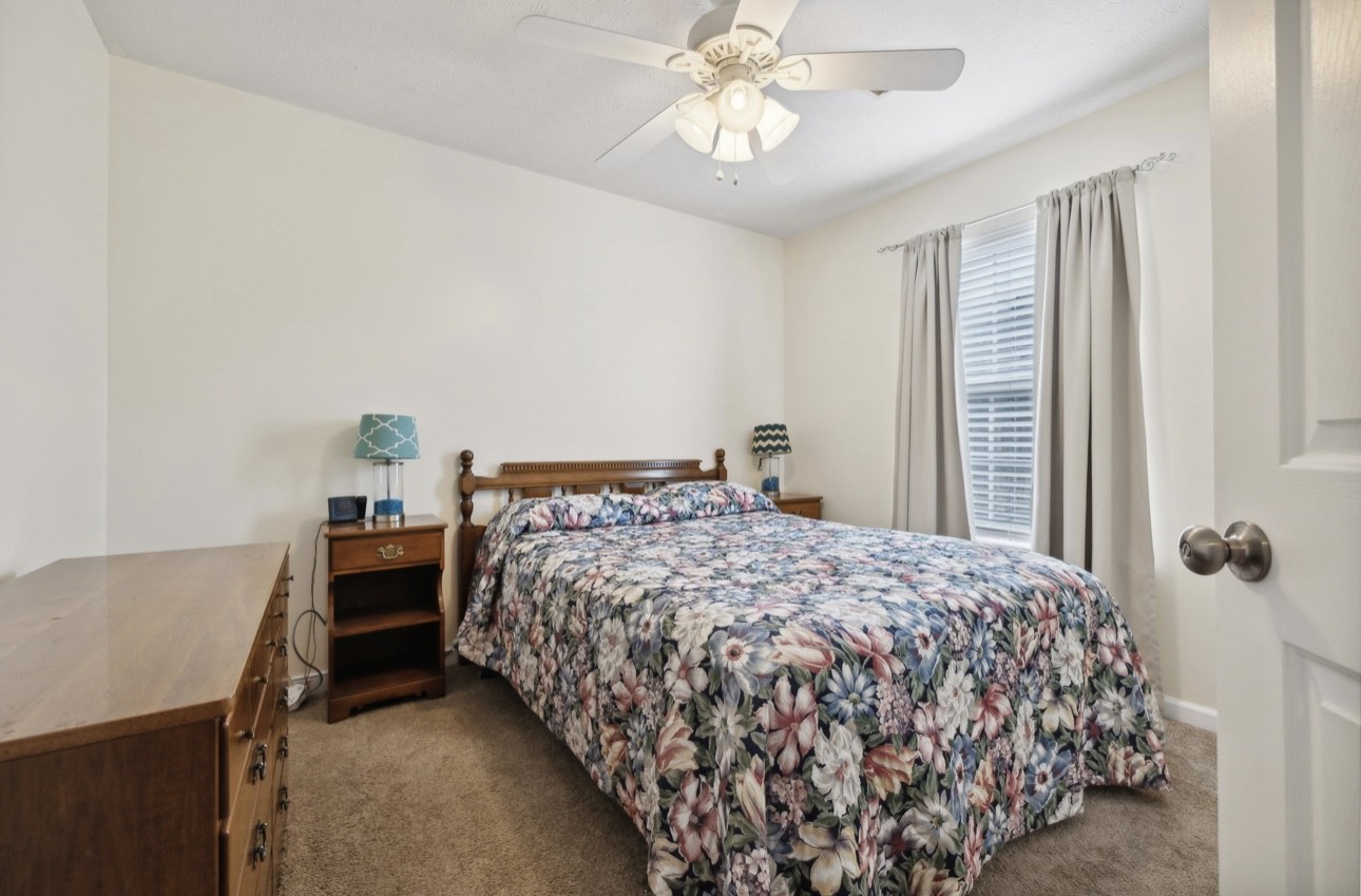 2202 Rosecran Cir