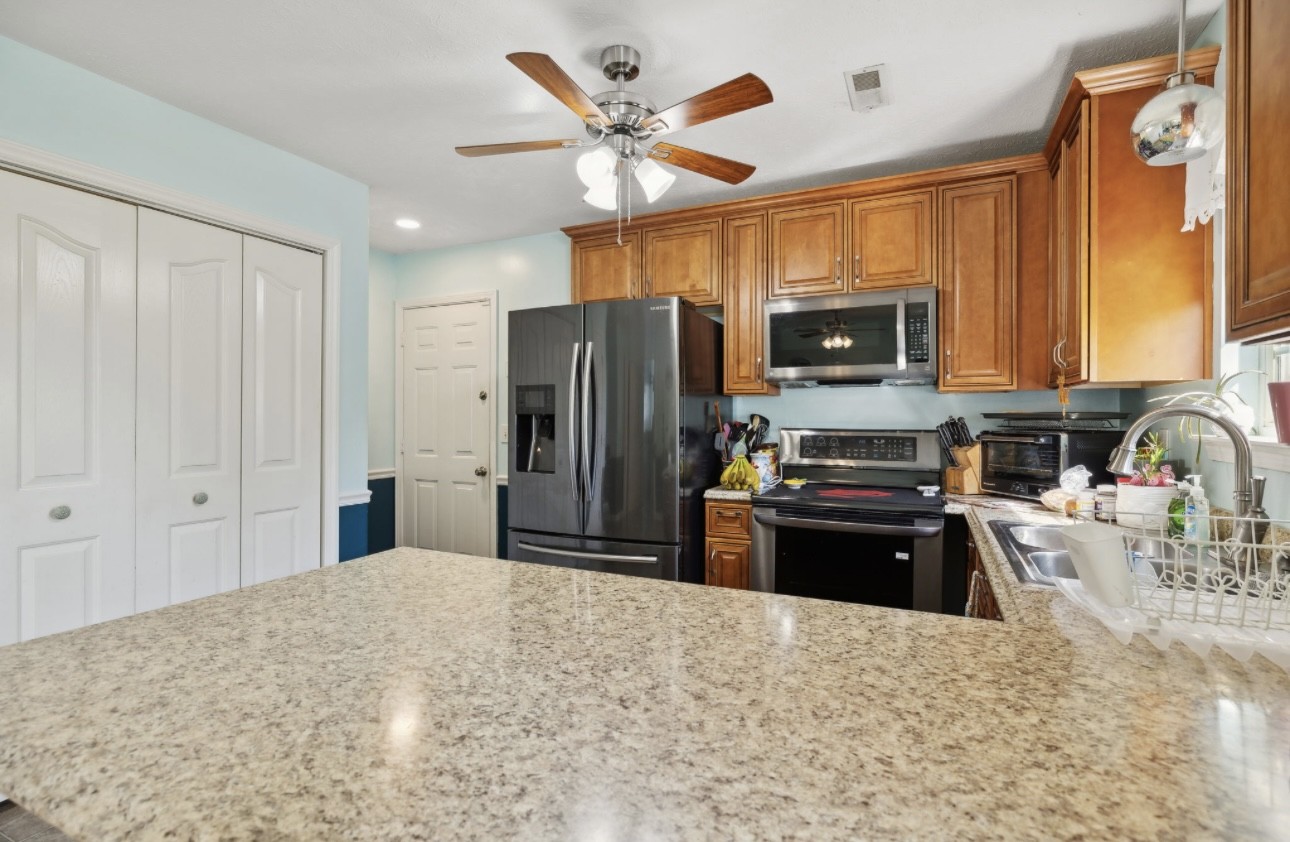 2202 Rosecran Cir