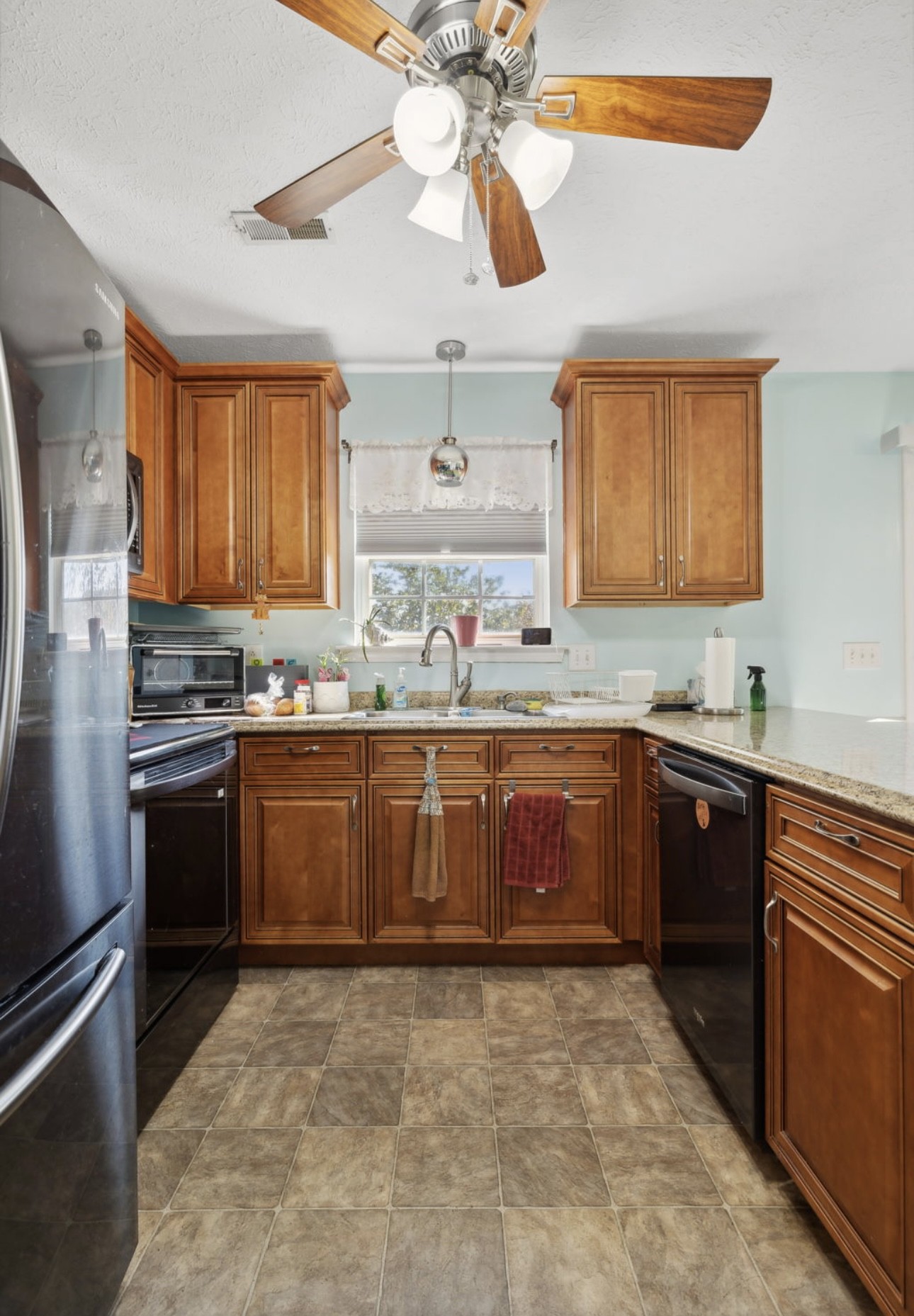 2202 Rosecran Cir