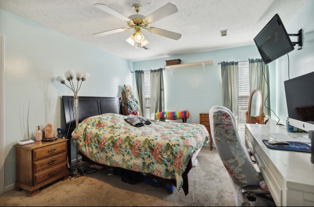 2202 Rosecran Cir