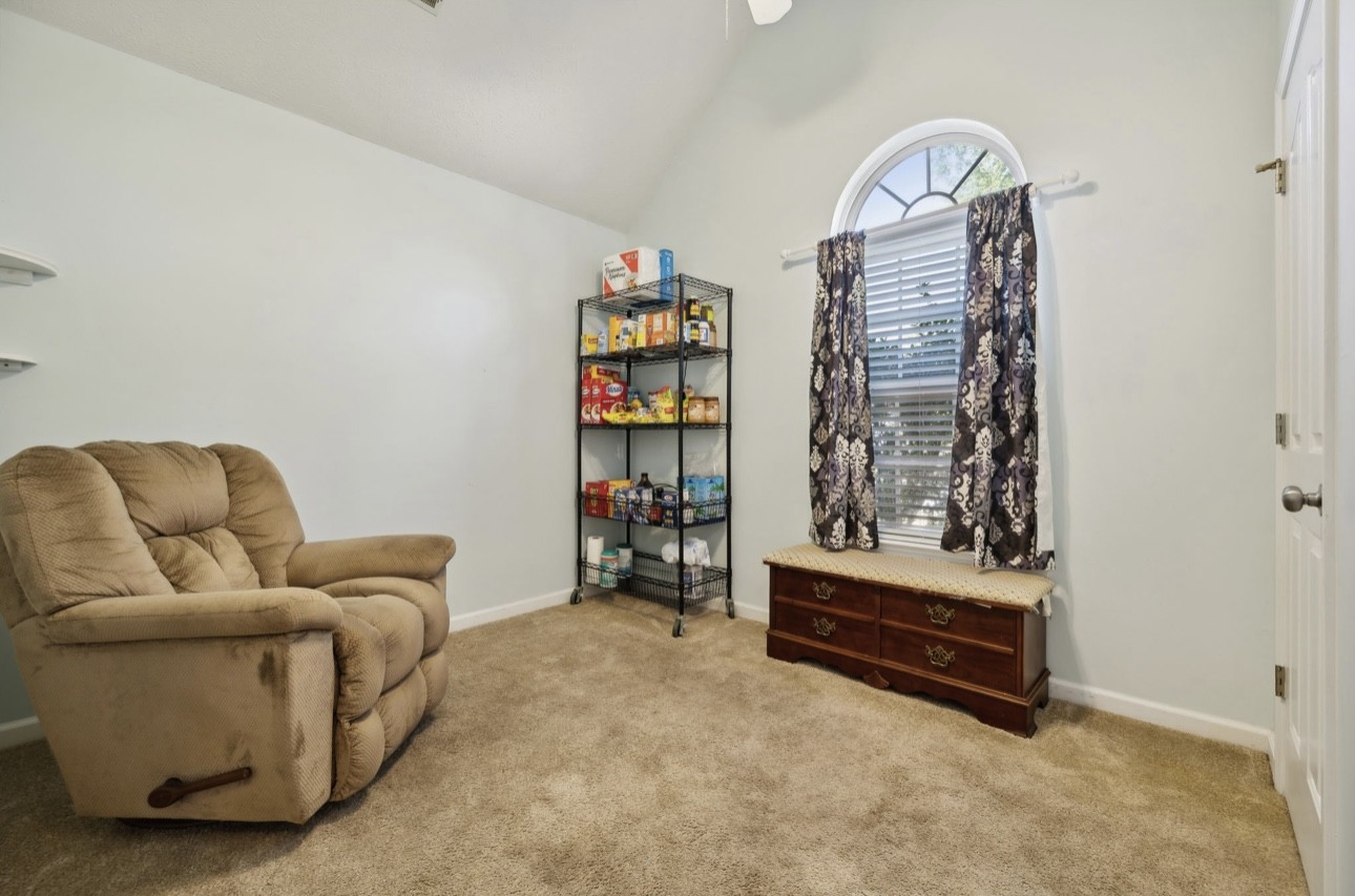 2202 Rosecran Cir