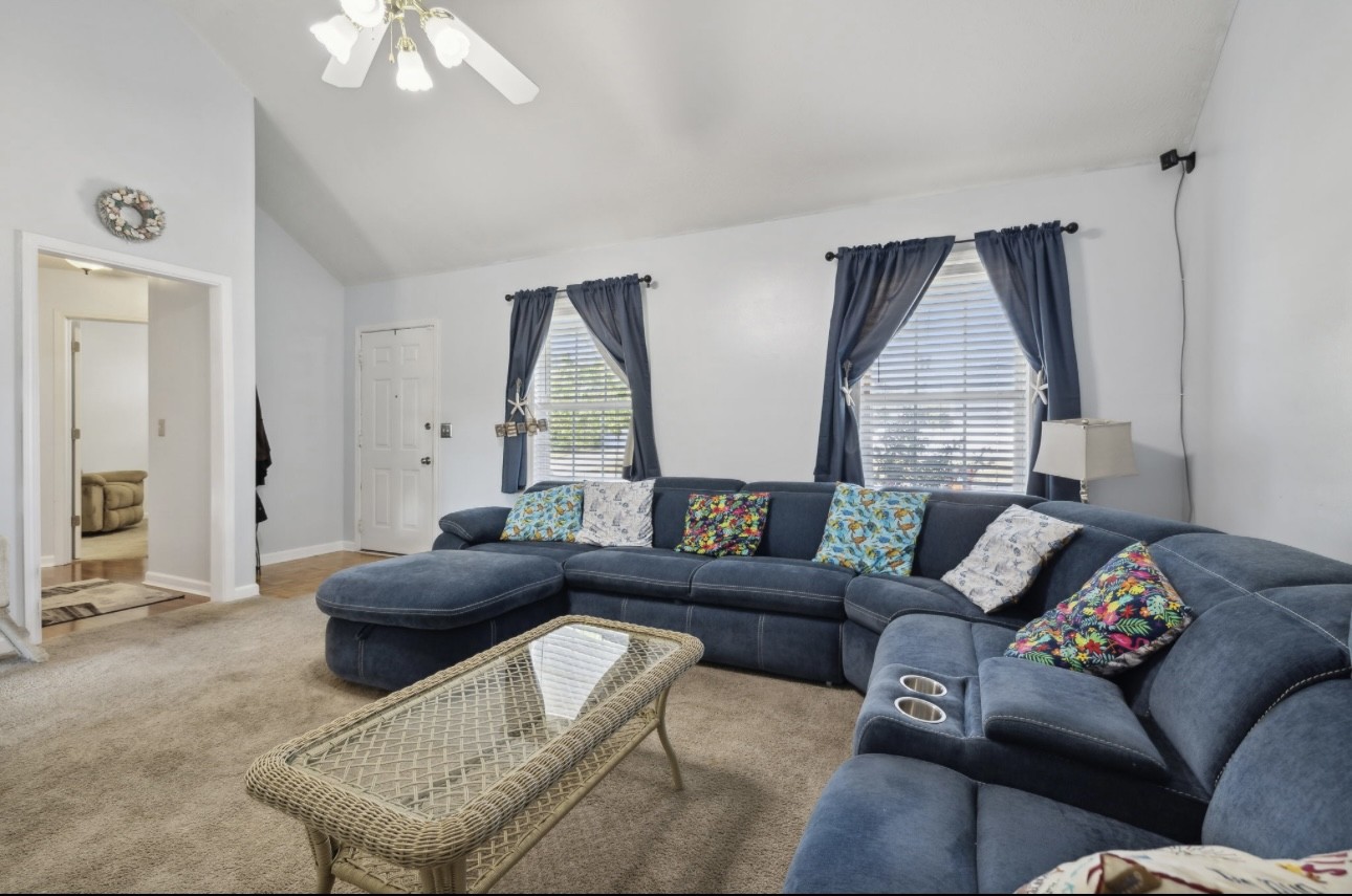 2202 Rosecran Cir