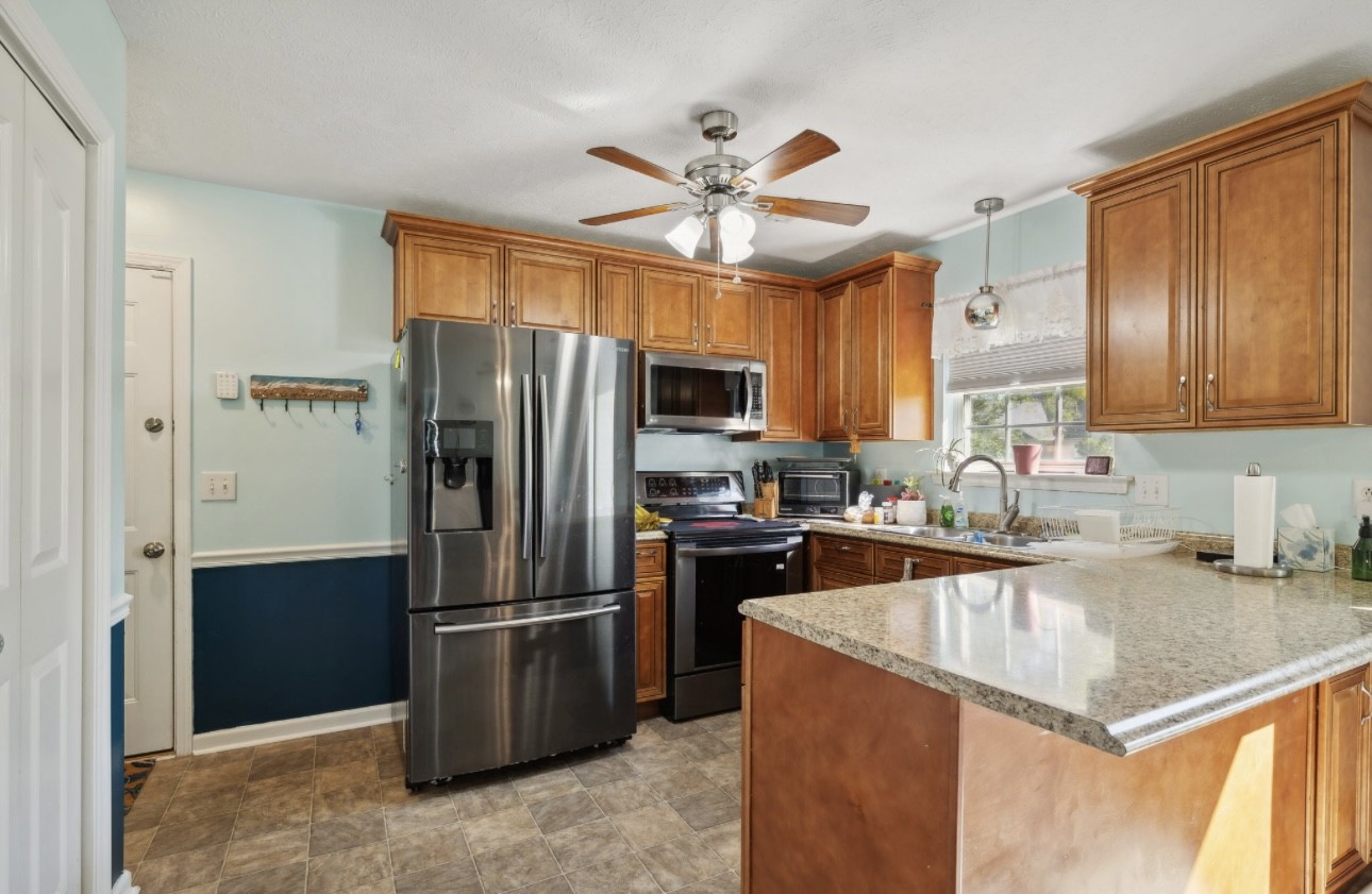 2202 Rosecran Cir