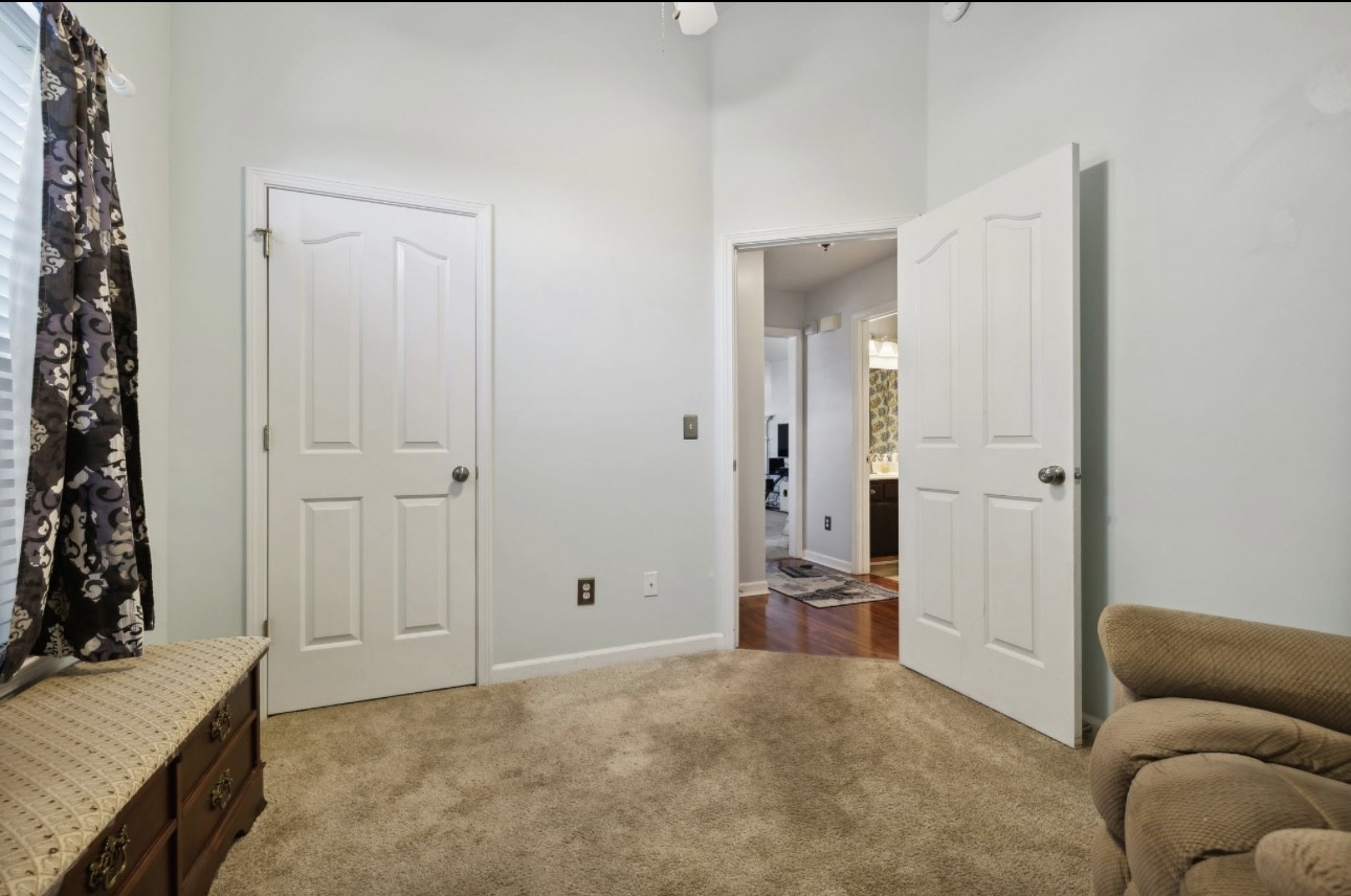 2202 Rosecran Cir