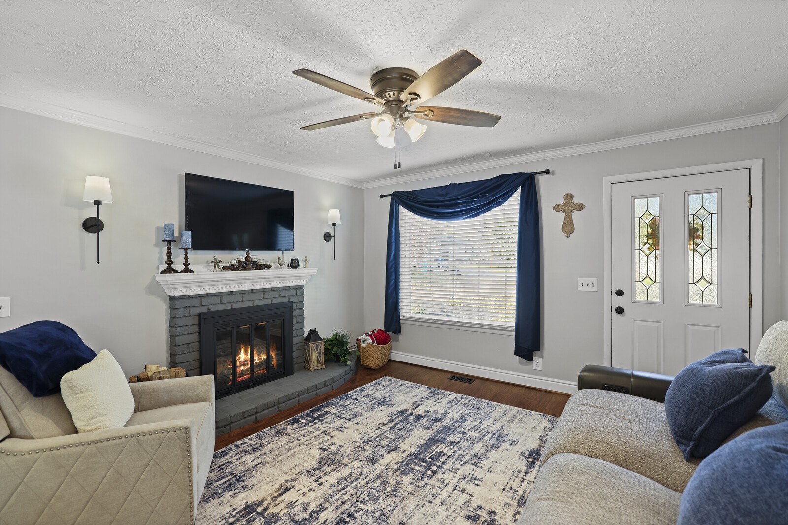 102 Holly Ct