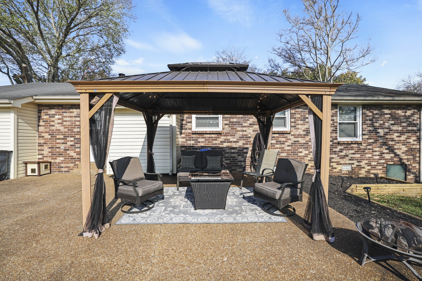 102 Holly Ct
