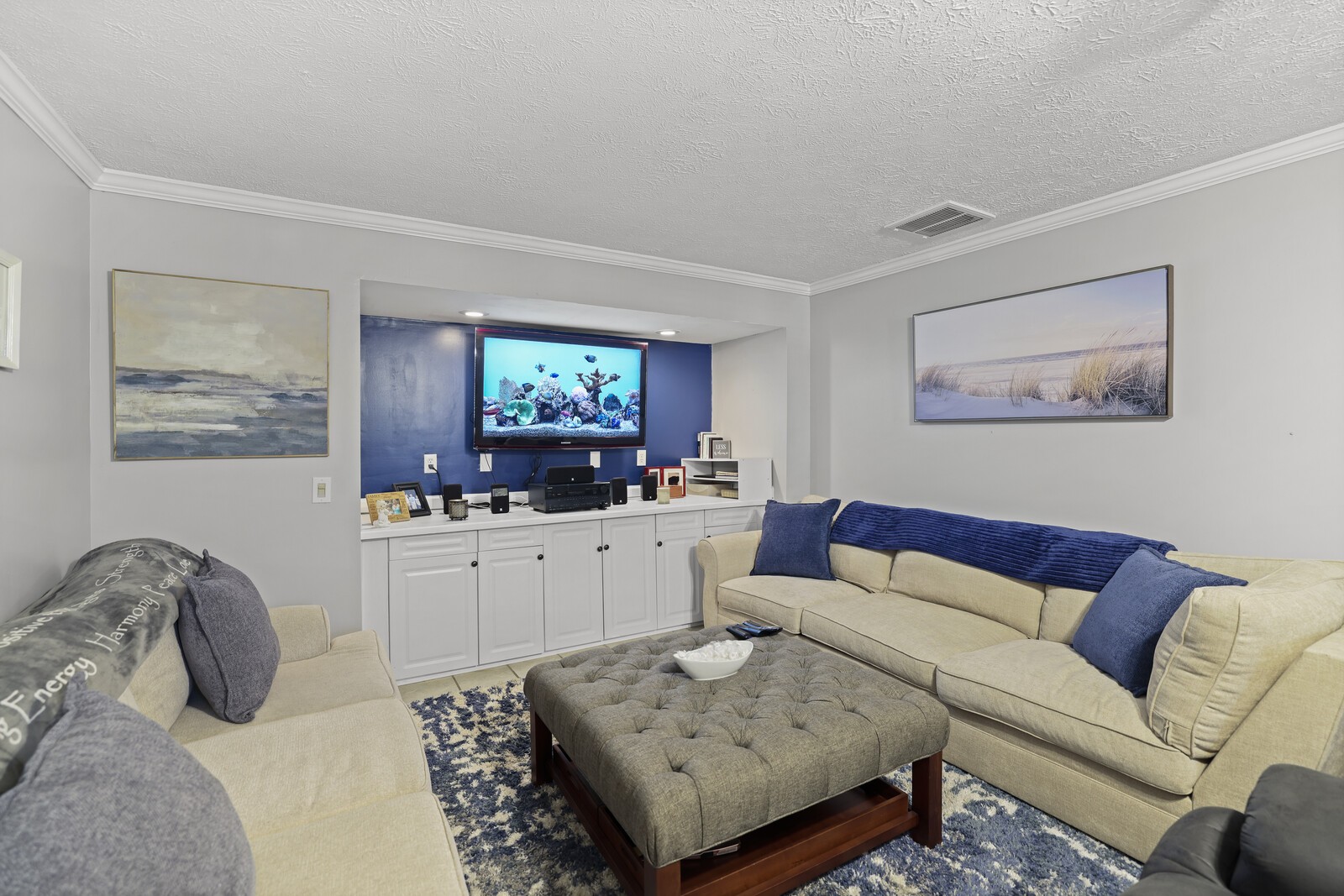 102 Holly Ct