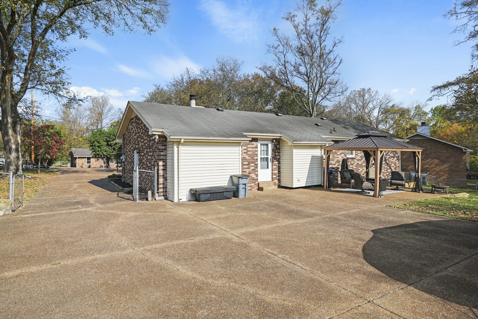 102 Holly Ct