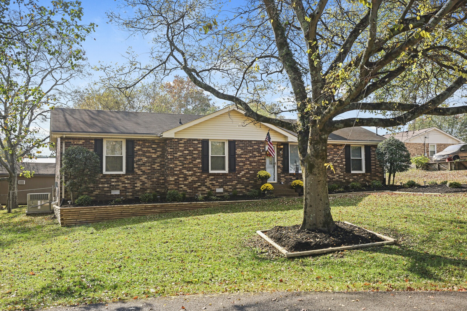 102 Holly Ct