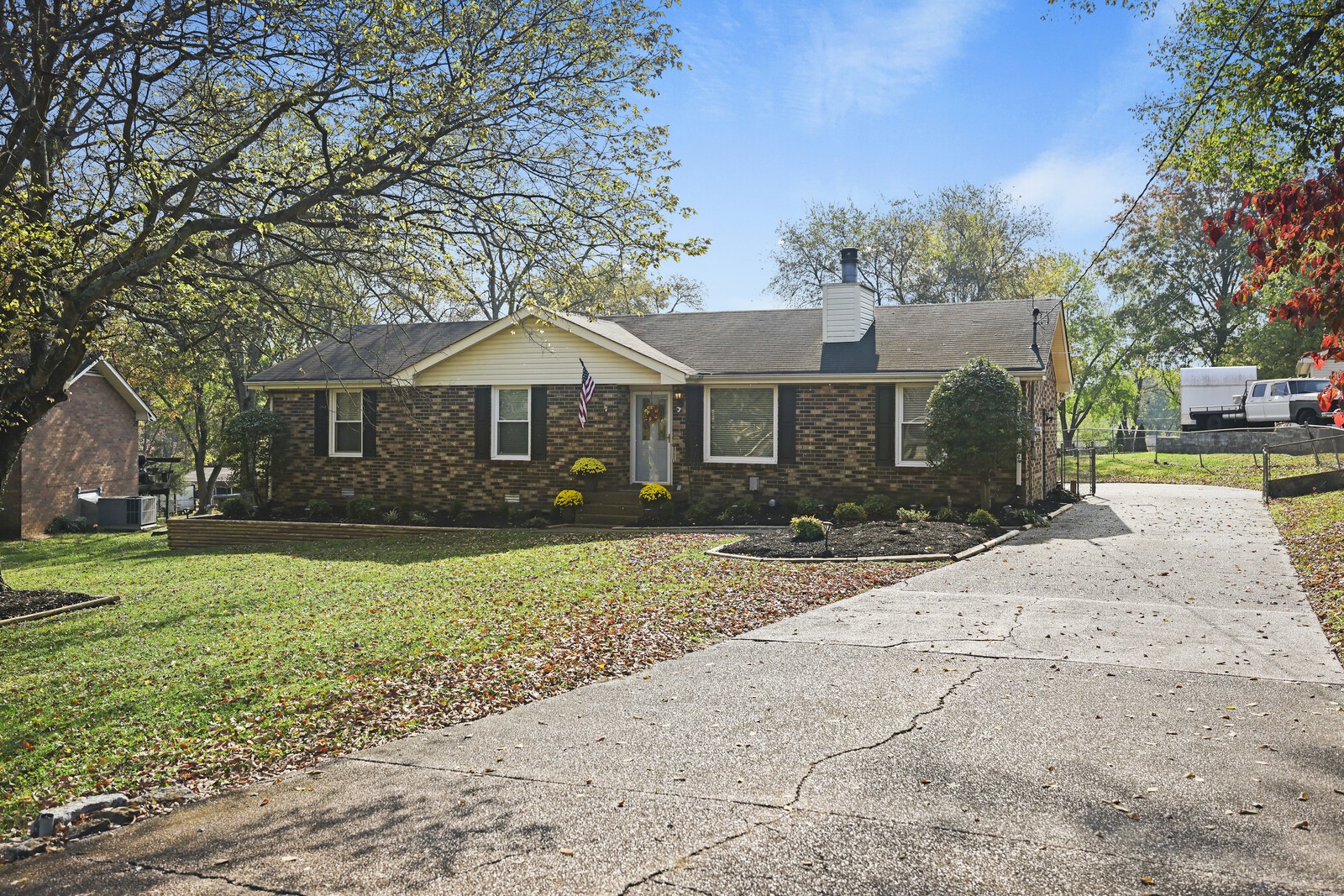 102 Holly Ct