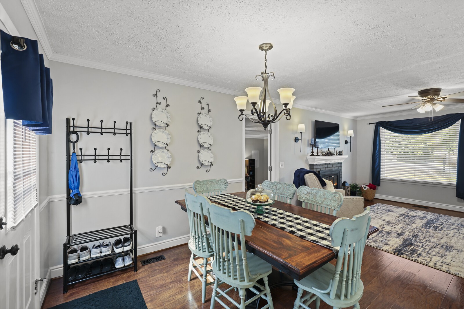102 Holly Ct