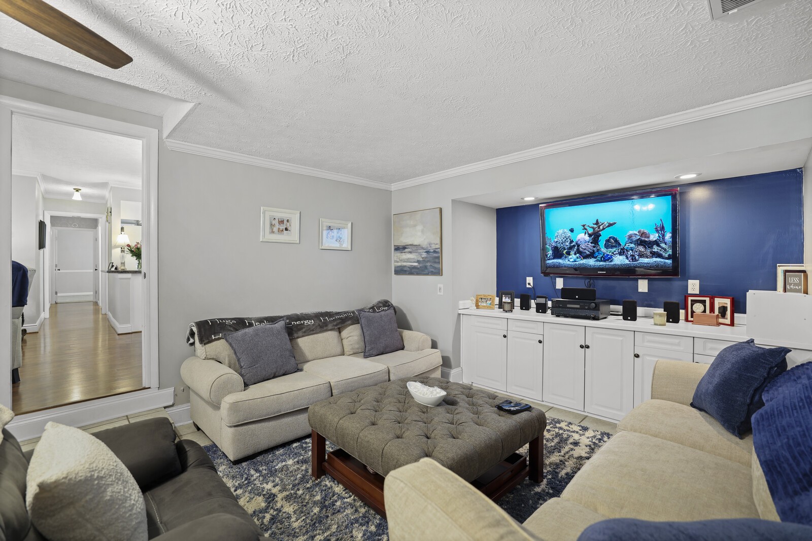102 Holly Ct