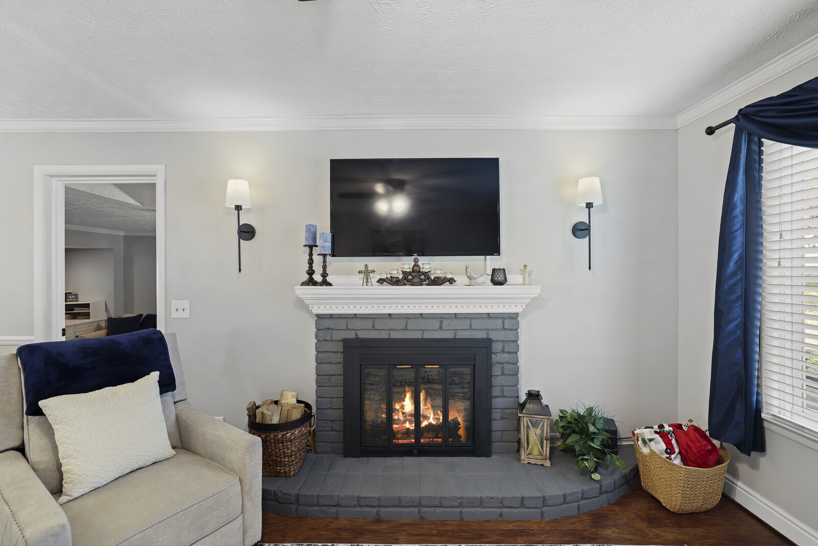 102 Holly Ct
