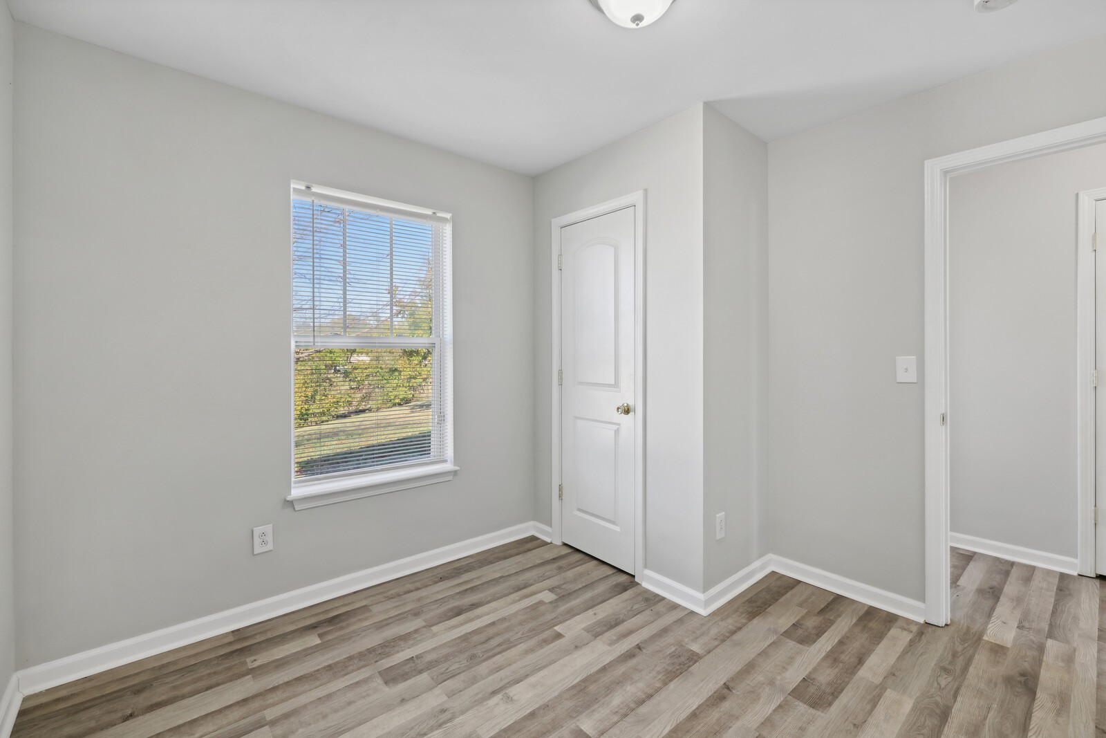 3333 Hawkwood Ln