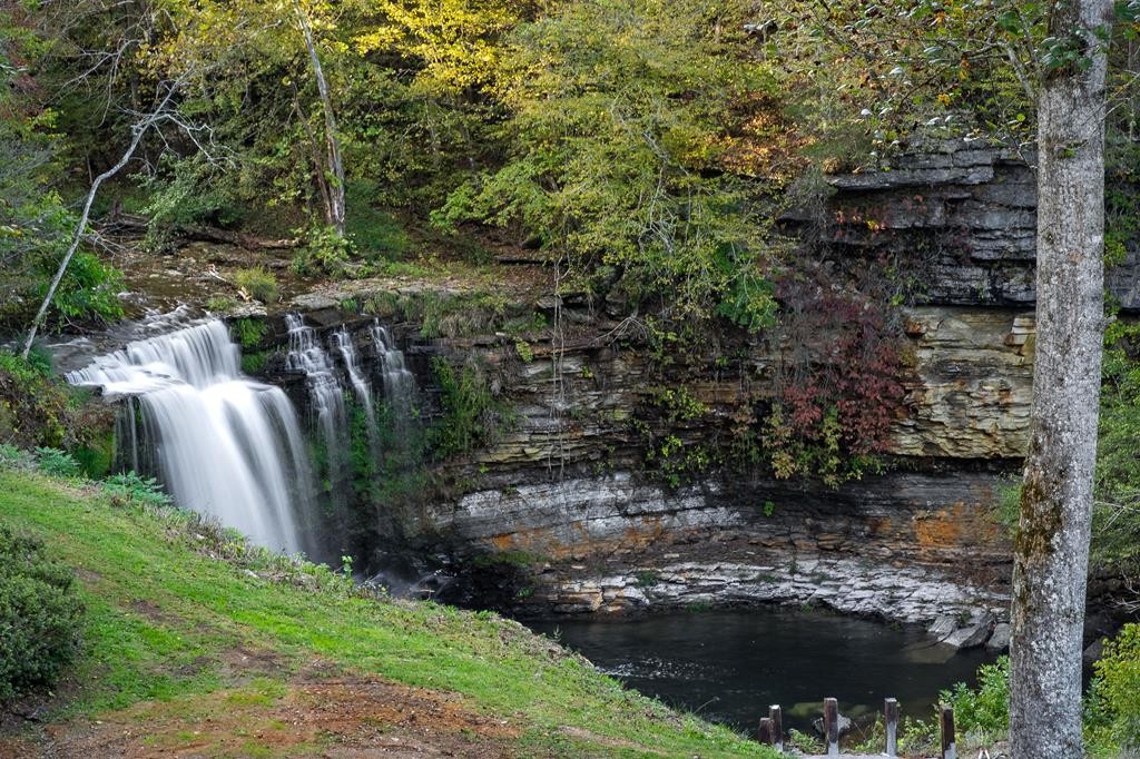 1050 Pine Creek Falls Rd