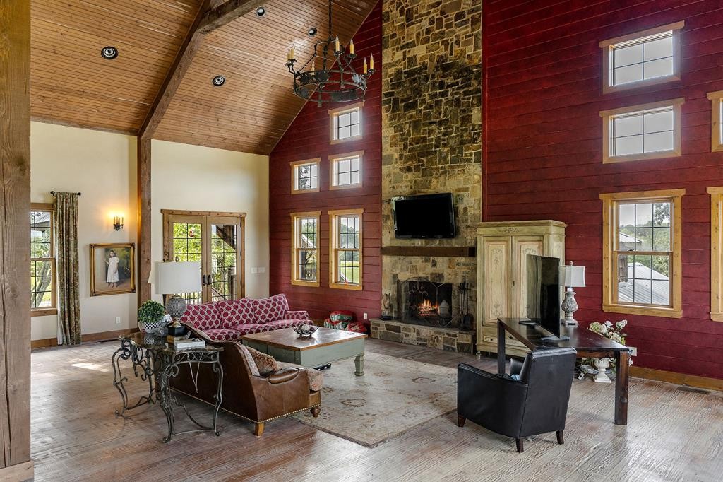 1050 Pine Creek Falls Rd