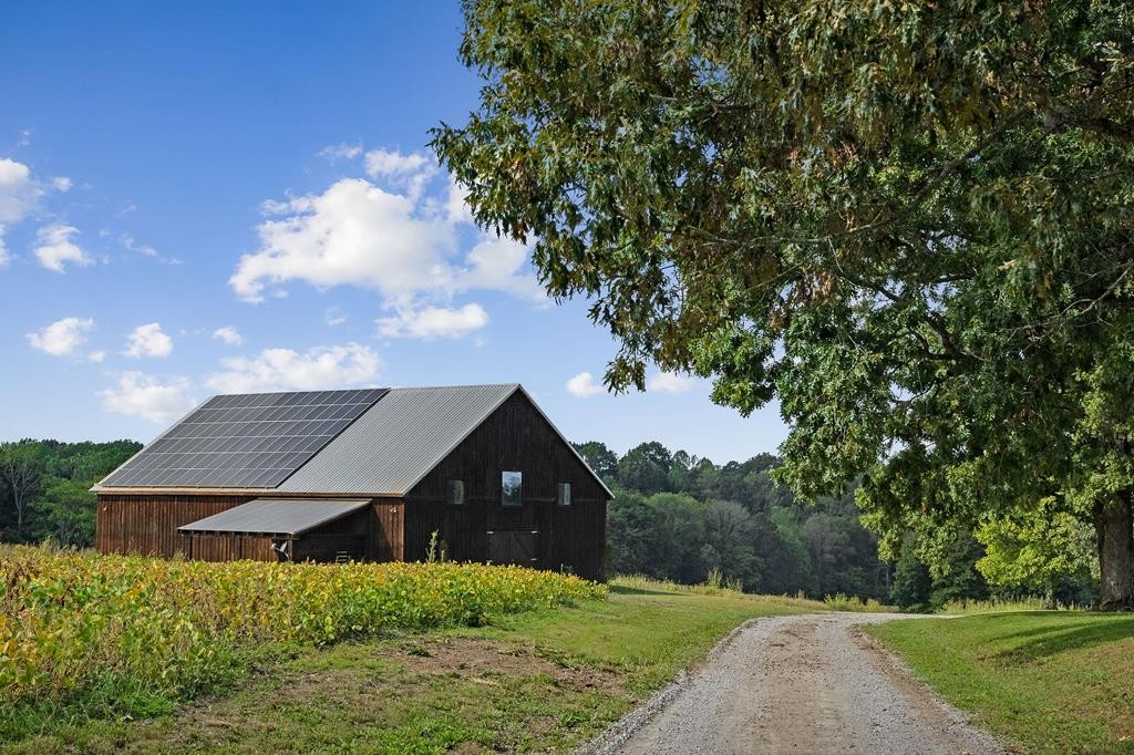 1050 Pine Creek Falls Rd