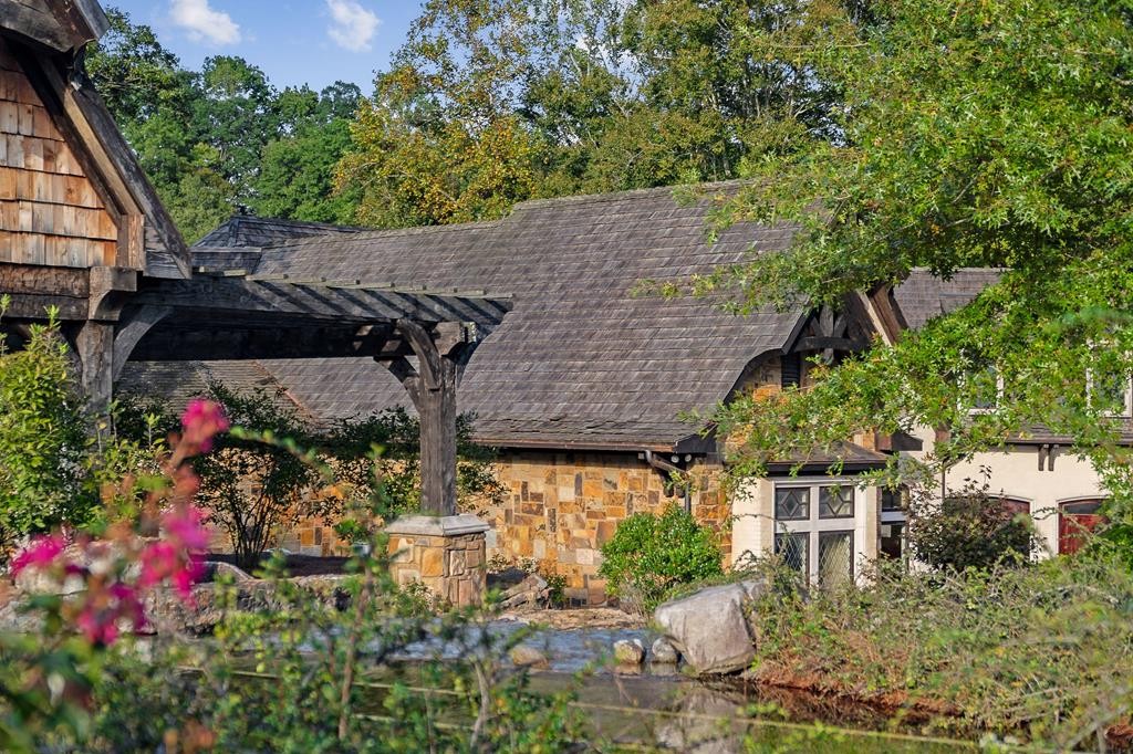 1050 Pine Creek Falls Rd
