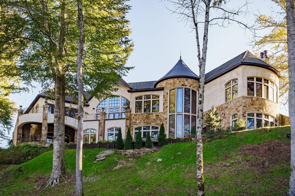 1050 Pine Creek Falls Rd