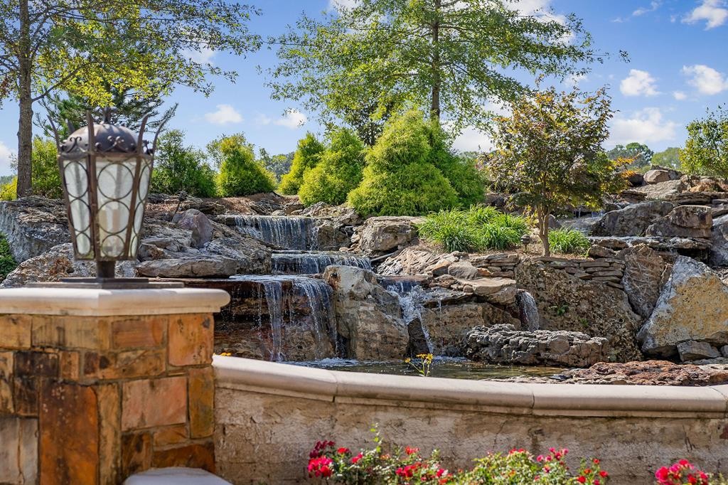 1050 Pine Creek Falls Rd