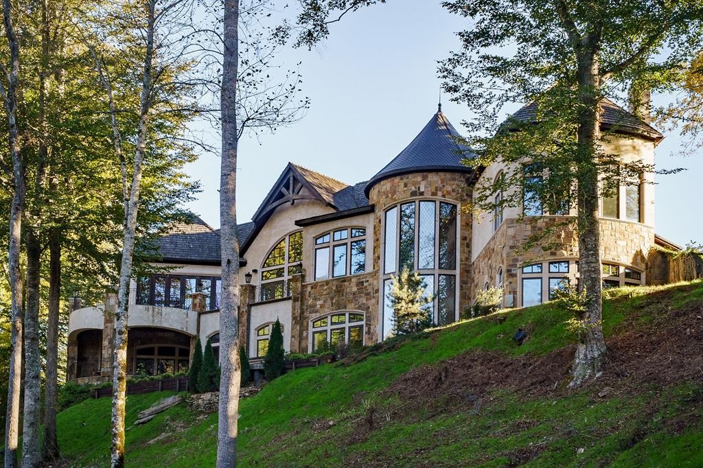 1050 Pine Creek Falls Rd