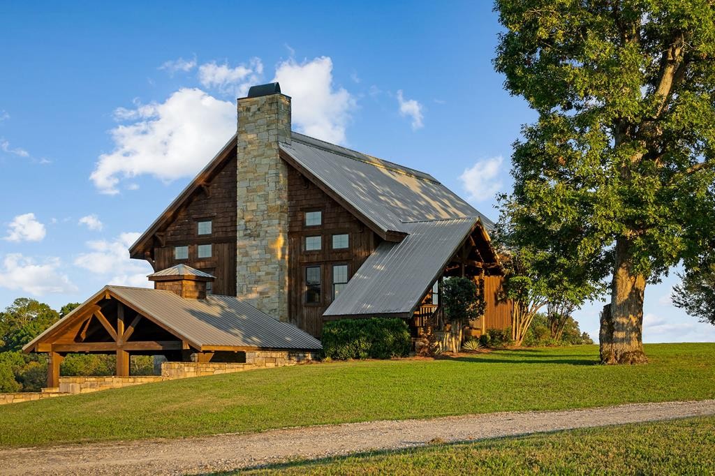 1050 Pine Creek Falls Rd