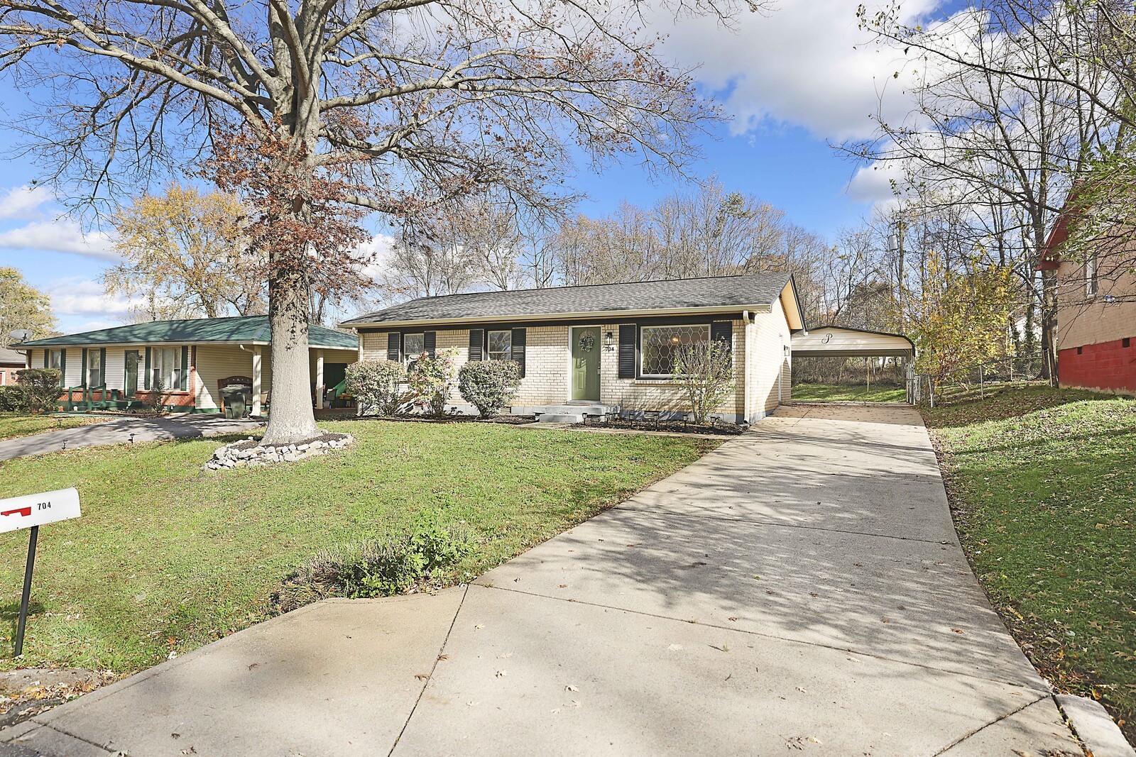 704 Hayes St